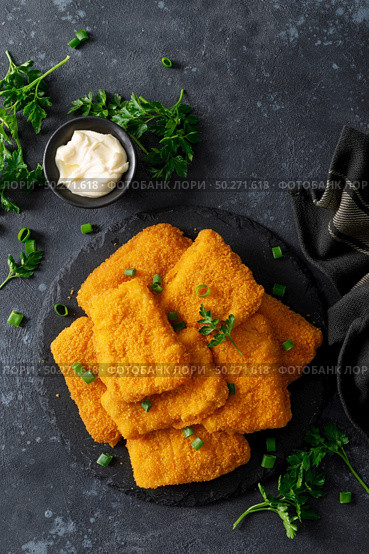 Fish nuggets and sauce, fast food. Стоковое фото, агентство Ingram Publishing / Фотобанк Лори