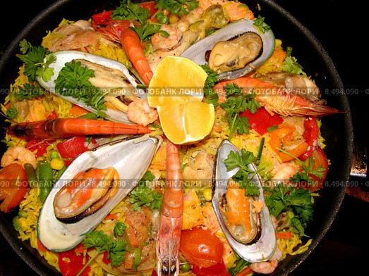 fish spain meat shrimp paella. Стоковое фото, фотограф Gelena Schulze / Smarterpix / Фотобанк Лори