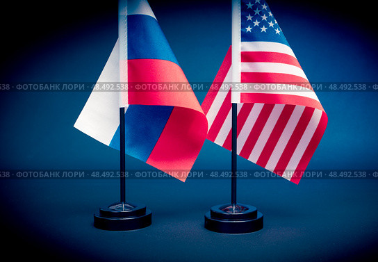 Flag of Russia and the United States on a black background. The Conjecture of Bilateral Relations between Russia and the United States (2018 год). Стоковое фото, фотограф Igor Skripachev / Фотобанк Лори