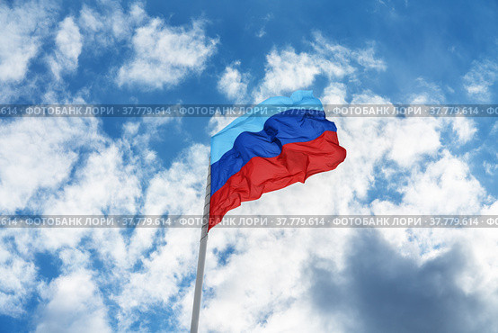 Flag of the self-proclaimed Lugansk People's Republic (LPR or LNR) (2022 год). Стоковое фото, фотограф Роман Самохин / Фотобанк Лори
