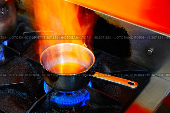 Flaming Cooking Pan in restaurant kitchen with fire. Стоковое фото, агентство Ingram Publishing / Фотобанк Лори