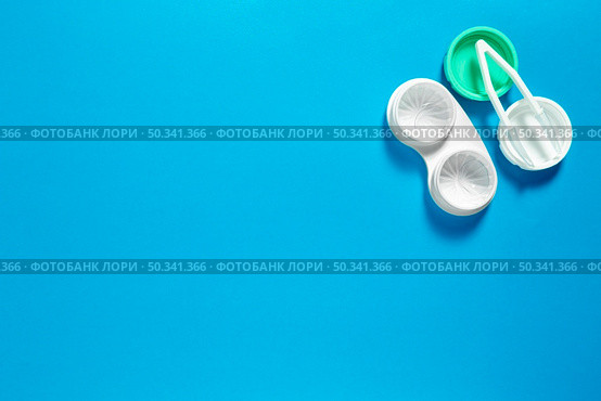 flat lay contact lenses case with copy space. Стоковое фото, агентство Ingram Publishing / Фотобанк Лори