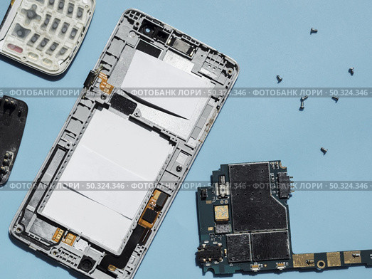 flat lay disassembled phone. Стоковое фото, агентство Ingram Publishing / Фотобанк Лори