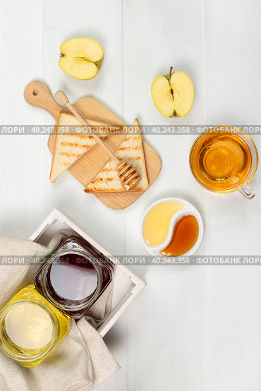 Flatlay with a healthy breakfast. Fruit, toast with honey and herbal tea. Стоковое фото, фотограф Bogdanova Mariia / Фотобанк Лори