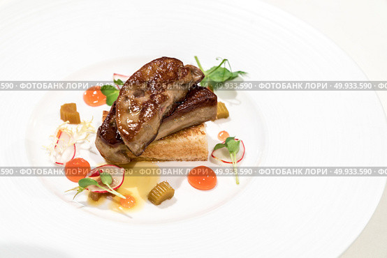 Foie Gras. Grilled foie gras with fruit sauce. Стоковое фото, агентство Ingram Publishing / Фотобанк Лори