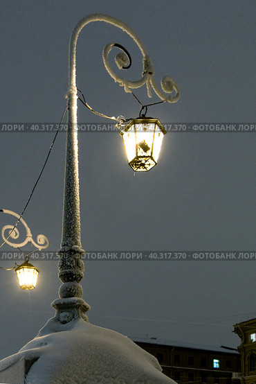 Фонари Краснофлотского моста зимой. Петербург (2010 год). Стоковое фото, фотограф Александр Алексеев / Фотобанк Лори