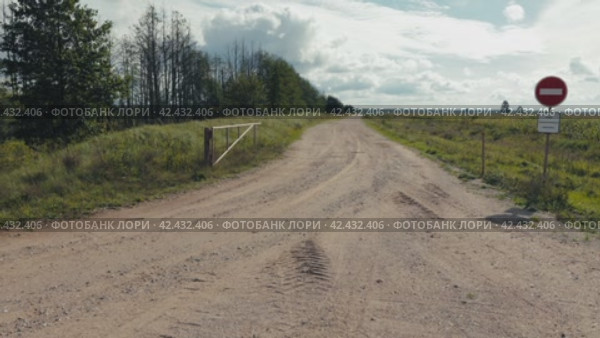 Forbidden Passage: Autumn Road through Nature's Canvas. Стоковое видео, видеограф Dzmitry Astapkovich / Фотобанк Лори