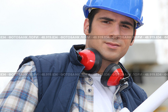 Foreman with ear defenders. Стоковое фото, агентство Ingram Publishing / Фотобанк Лори