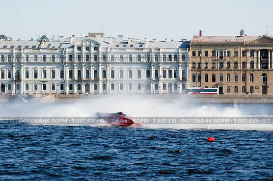 Формула один на Неве. Санкт-Петербург (2009 год). Редакционное фото, фотограф Александр Щепин / Фотобанк Лори