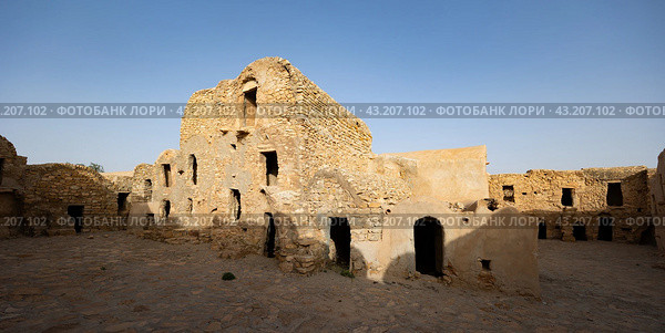 Fortified Berber settlement Gsar al-Dagaghra in Tunisia. Стоковое фото, фотограф Яков Филимонов / Фотобанк Лори