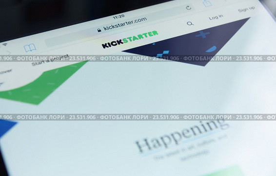 Фото домашней страницы Kickstarter на экране (2016 год). Редакционное фото, фотограф Александр Лычагин / Фотобанк Лори