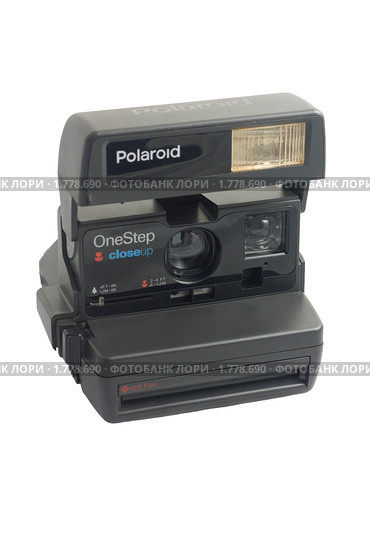 Фотоаппарат Полароид (Polaroid) популярный в 90е годы (2010 год). Редакционное фото, фотограф Andrey Eremin / Фотобанк Лори
