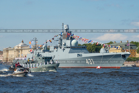 Фрагмент военного парада в честь Дня ВМФ. Санкт-Петербург (2019 год). Редакционное фото, фотограф Виктор Карасев / Фотобанк Лори