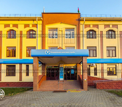 Фрагмент здания ФНС, город Славянск-на-Кубани. Редакционное фото, фотограф Вячеслав Палес / Фотобанк Лори