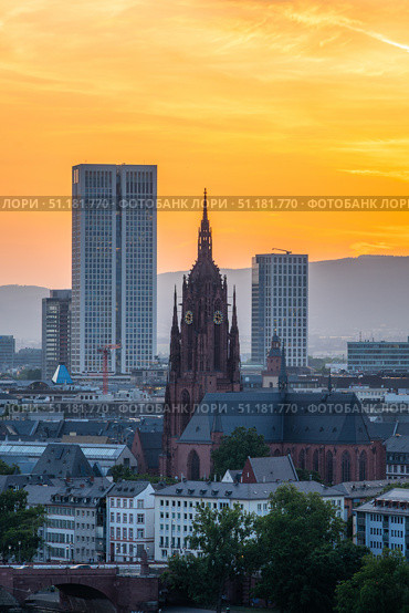 Frankfurt Cathedral and City at Sunset. Aerial View. Hesse, Germany. Стоковое фото, фотограф Максим Забаровский / Фотобанк Лори
