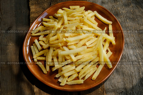 French fries in plate. Street food. Стоковое фото, фотограф Маргарита Кирьякова / Фотобанк Лори