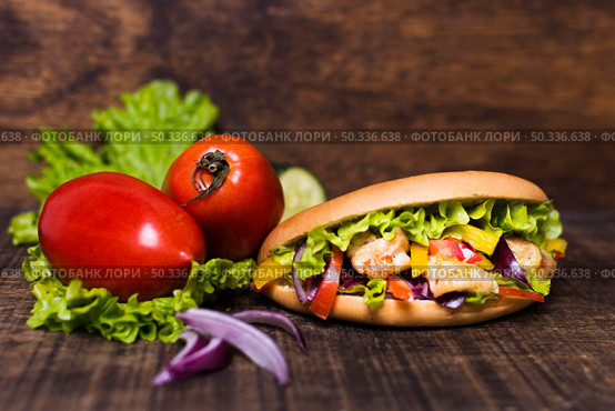 fresh cooked meat veggies kebab. Стоковое фото, агентство Ingram Publishing / Фотобанк Лори