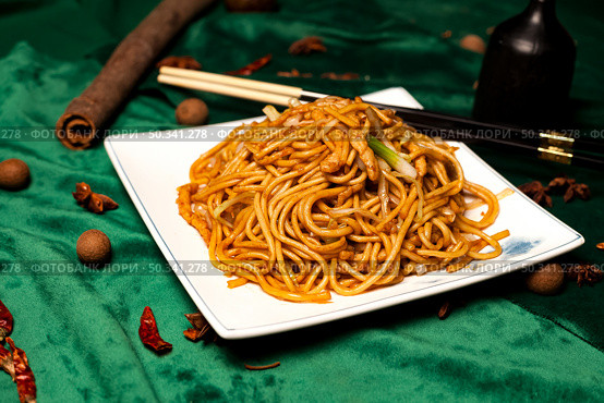 Fresh Lo Mein Noodles Presented on White Plate in Chinese Restaurant. Стоковое фото, фотограф Aleksandr Golubev / Фотобанк Лори