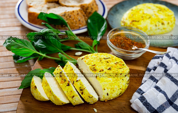 Fried cottage cheese with turmeric. Traditional Lithuanian dish. Стоковое фото, фотограф Яков Филимонов / Фотобанк Лори