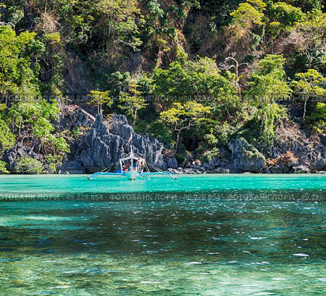 from a boat  in  philippines  snake island near el nido palawan beautiful panorama coastline sea and rock . Стоковое фото, агентство Ingram Publishing / Фотобанк Лори