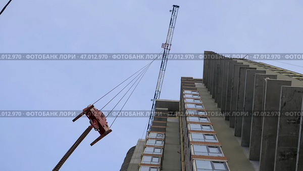 From the lower angle, they shoot large buildings that are being completed with special equipment. Стоковое фото, фотограф David Kashakhi / Фотобанк Лори