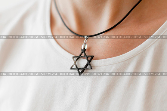front view person wearing david s star pendant. Стоковое фото, агентство Ingram Publishing / Фотобанк Лори