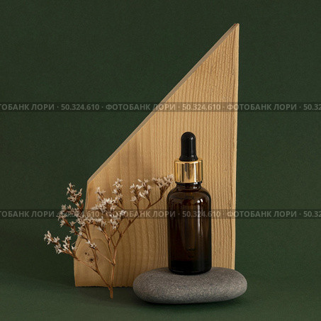 front view skin product dropper arrangement. Стоковое фото, агентство Ingram Publishing / Фотобанк Лори