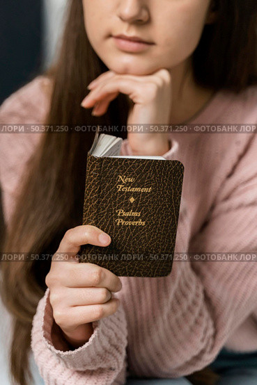 front view woman reading new testament. Стоковое фото, агентство Ingram Publishing / Фотобанк Лори