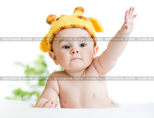 funny infant baby boy in funny knitted hat giraffe. Стоковое фото, фотограф Оксана Кузьмина / Фотобанк Лори