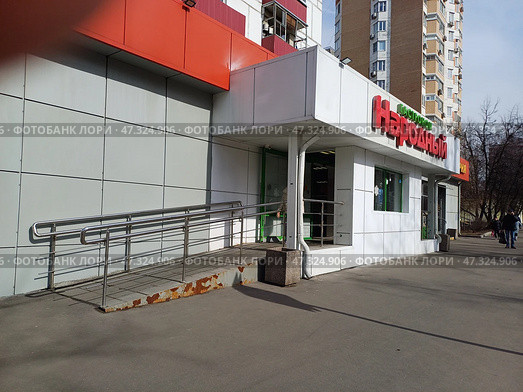 Гастроном "Народный". Сиреневый бульвар, 57. Район Северное Измайлово. Москва. Редакционное фото, фотограф lana1501 / Фотобанк Лори