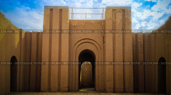 Gate of partially restored Babylon ruins, Hillah Iraq (2011 год). Стоковое фото, фотограф Сергей Майоров / Фотобанк Лори