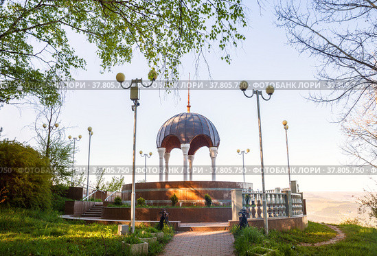 Gazebo Seven Winds at a viewpoint in the Kislovodsk National Park (2022 год). Стоковое фото, фотограф Юлия Бабкина / Фотобанк Лори