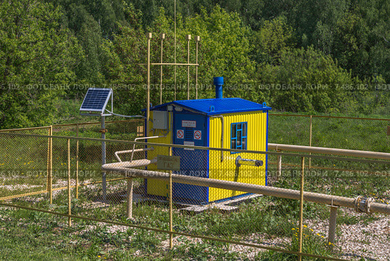 Газокомпрессорная станция на солнечных батареях. Стоковое фото, фотограф Ткач Александр / Фотобанк Лори