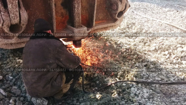 Газовая резка метала. Стоковое видео, видеограф Антон  Черственков / Фотобанк Лори