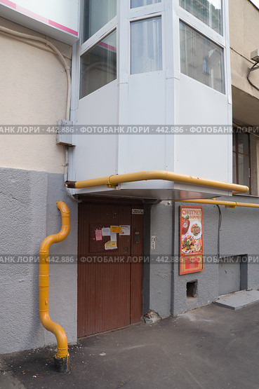 Газовая труба с открытым концом. Московский жилой дом. (2008 год). Редакционное фото, фотограф Павел Гаврилов / Фотобанк Лори
