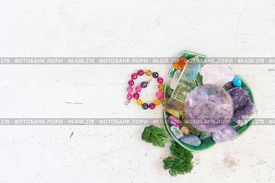 Gemstones set for relax and meditation. Magic ball and minerals for Reiki life balance, healing Crystal Ritual, Witchcraft, spiritual esoteric practice, top view with copy space. Healing crystals concept. Стоковое фото, агентство Ingram Publishing / Фотобанк Лори
