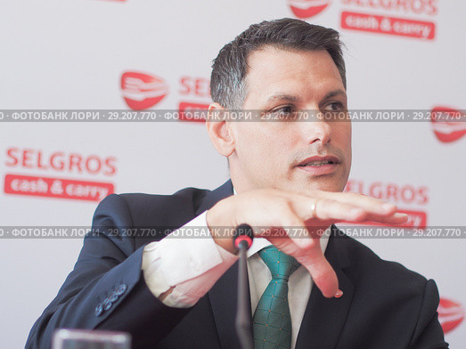 Генеральный директор Selgros Cash & Carry Россия Михаэль Ципфель во время пресс-конференции в день открытия супермаркета в Зеленограде (2018 год). Редакционное фото, фотограф Сайганов Александр / Фотобанк Лори