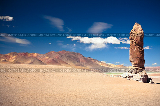 Geological monolith near Salar de Tara, Los Flamencos National Reserve. Стоковое фото, агентство Ingram Publishing / Фотобанк Лори