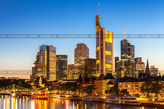 Germany Frankfurt am Main skyline sunset night. Стоковое фото, агентство Ingram Publishing / Фотобанк Лори