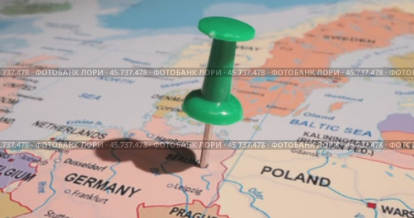Germany - Travel concept with green pushpin on the world map. The location point on the map points to Berlin, the capital of the German. Стоковое видео, видеограф Андрей Армягов / Фотобанк Лори