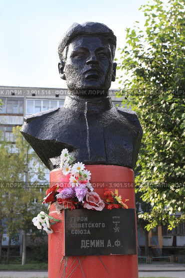 Герой Советского Союза Демин А.Ф. Город Ирбит (2012 год). Редакционное фото, фотограф Анатолий Матвейчук / Фотобанк Лори