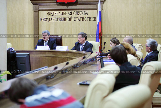 Глава Росстата Александр Суринов докладывает на Конференции о национальной переписи населения: опыт и перспективы федеральной государственной службы статистики России, 27 ноября 2012 года в Москве, Россия. Редакционное фото, фотограф Losevsky Pavel / Фотобанк Лори