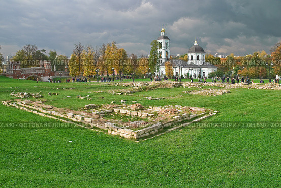 «Главная площадь». Центральное пространство усадьбы "Царицыно" (2010 год). Редакционное фото, фотограф Алёшина Оксана / Фотобанк Лори