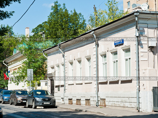 Главный дом городской усадьбы Е. Н. Горчаковой — Н. А. Богданова. Денежный переулок, дом 18. Москва. Россия (2018 год). Редакционное фото, фотограф E. O. / Фотобанк Лори