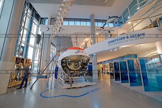 Глубоководный обитаемый аппарат «Мир-1» в зале экспозиции «Глубина». Главный корпус Музея Мирового океана. Город Калининград (2022 год). Редакционное фото, фотограф Румянцева Наталия / Фотобанк Лори