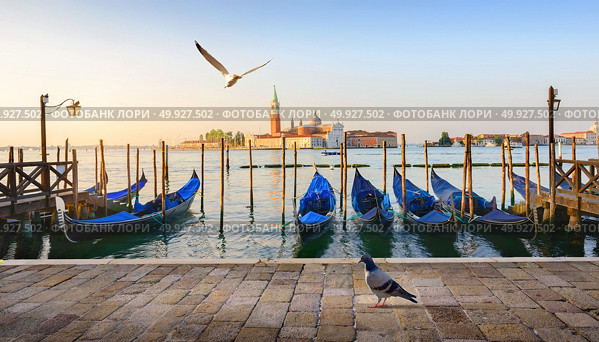 Gondolas and San Giorgio Maggiore island in Venice, Italy. Стоковое фото, агентство Ingram Publishing / Фотобанк Лори