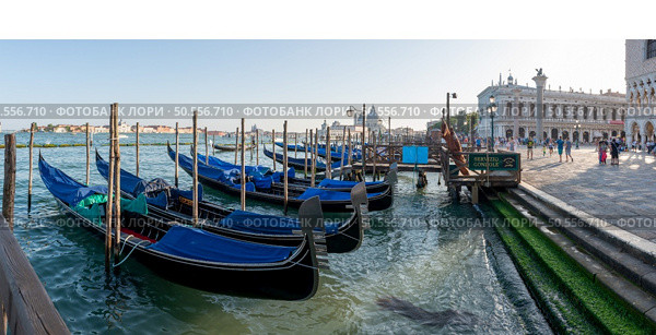 Gondolas in Grand Canal in Venice, Italy. Стоковое фото, агентство Ingram Publishing / Фотобанк Лори