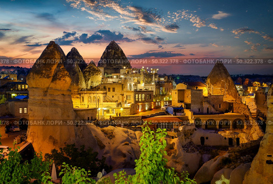Goreme town on sunset in Cappadocia, Central Anatolia,Turkey. Стоковое фото, агентство Ingram Publishing / Фотобанк Лори