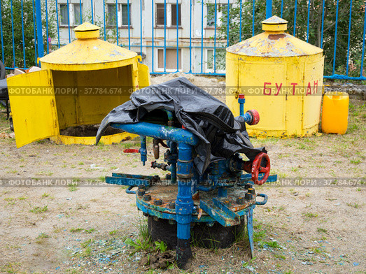 Горловина газового резервуара со снятым чехлом (2021 год). Редакционное фото, фотограф Вячеслав Палес / Фотобанк Лори