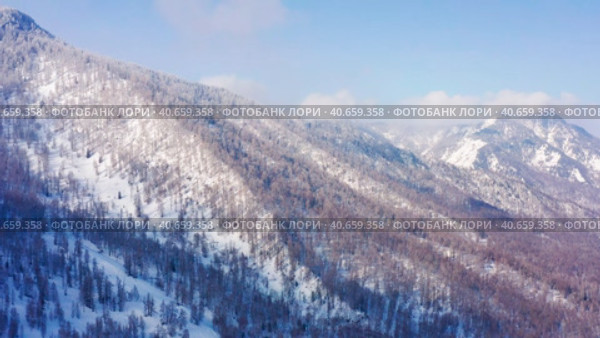 Горный Алтай зимой: Катунский хребет. Вид с воздуха. Altai mountains in winter: Katunsky ridge. Aerial view. Стоковое видео, видеограф Евгений Романов / Фотобанк Лори